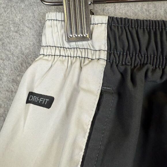 Nike Dri Fit Mens Size XS Pullon Elastic Waist Shorts Gray White Longer Length - Picture 3 of 7